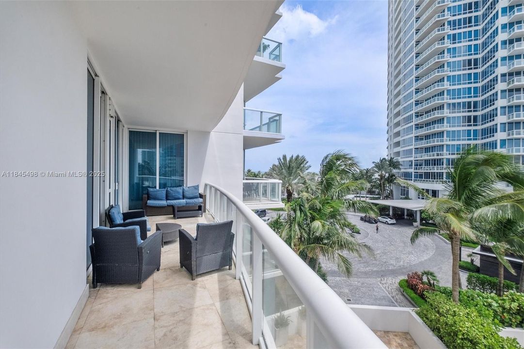 Под контрактом: $19,900 (2 спален, 2 ванн, 1440 Квадратных фут)