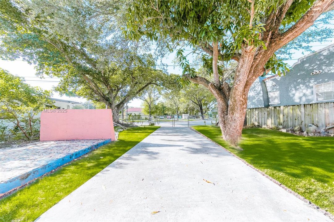 待售: $549,000 (3 贝兹, 2 浴室, 884 平方英尺)