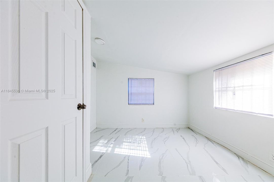 待售: $549,000 (3 贝兹, 2 浴室, 884 平方英尺)