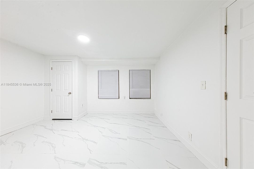 待售: $549,000 (3 贝兹, 2 浴室, 884 平方英尺)