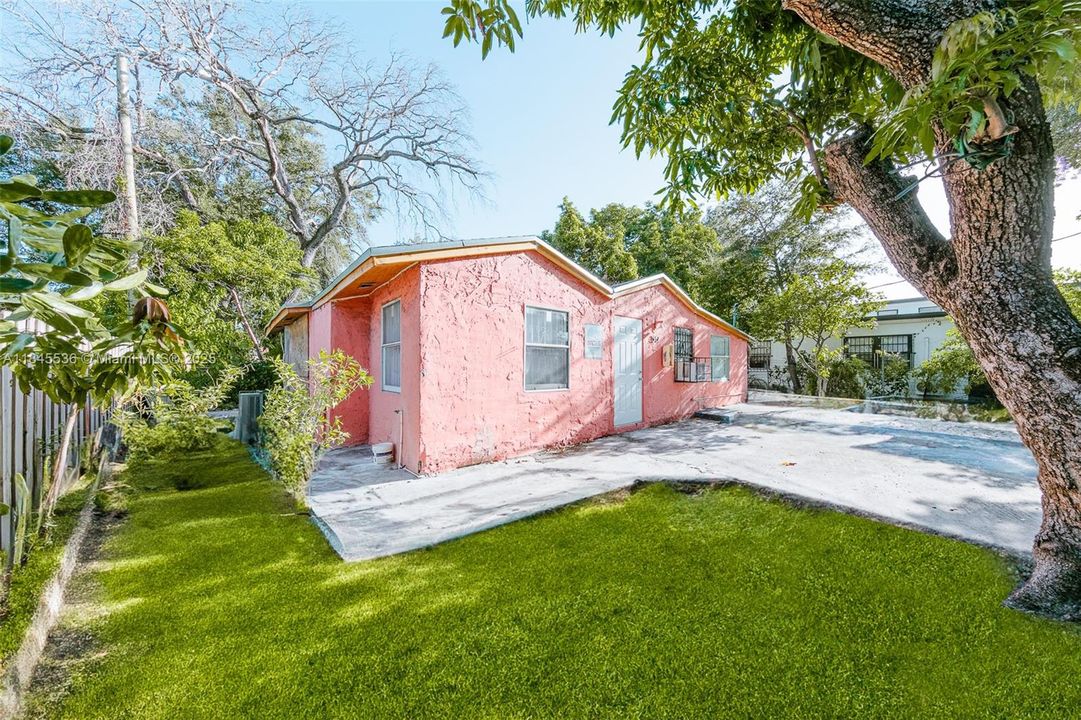 待售: $549,000 (3 贝兹, 2 浴室, 884 平方英尺)