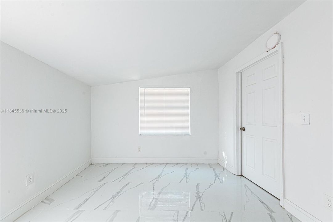 待售: $549,000 (3 贝兹, 2 浴室, 884 平方英尺)