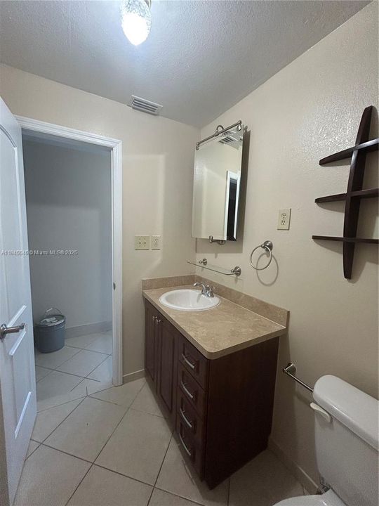 Recently Rented: $1,050 (1 beds, 1 baths, 450 Square Feet)
