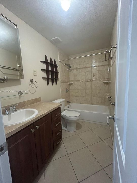 Recently Rented: $1,050 (1 beds, 1 baths, 450 Square Feet)