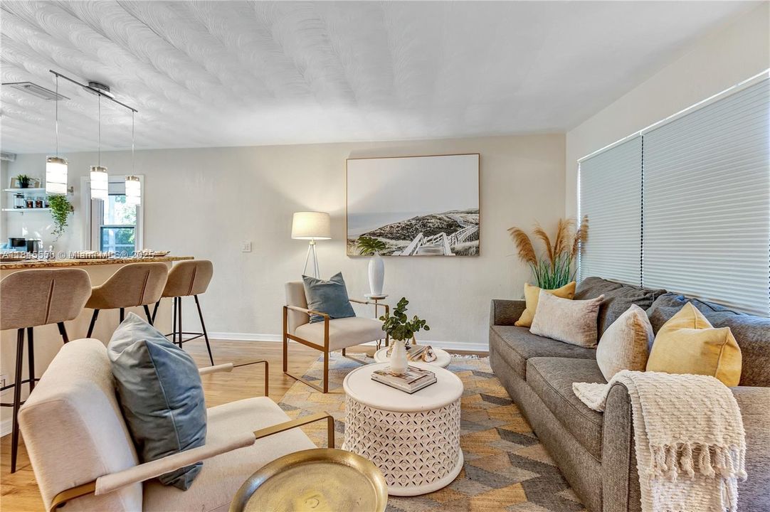 最近售出: $379,990 (2 贝兹, 1 浴室, 767 平方英尺)