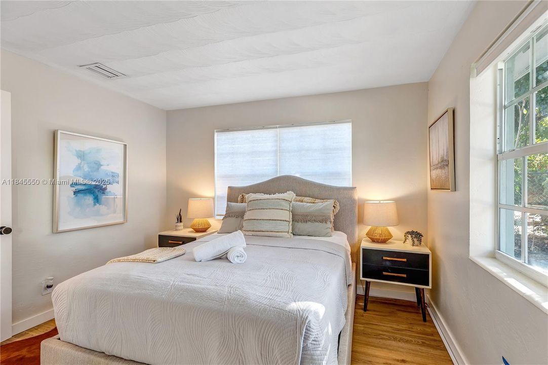 最近售出: $379,990 (2 贝兹, 1 浴室, 767 平方英尺)