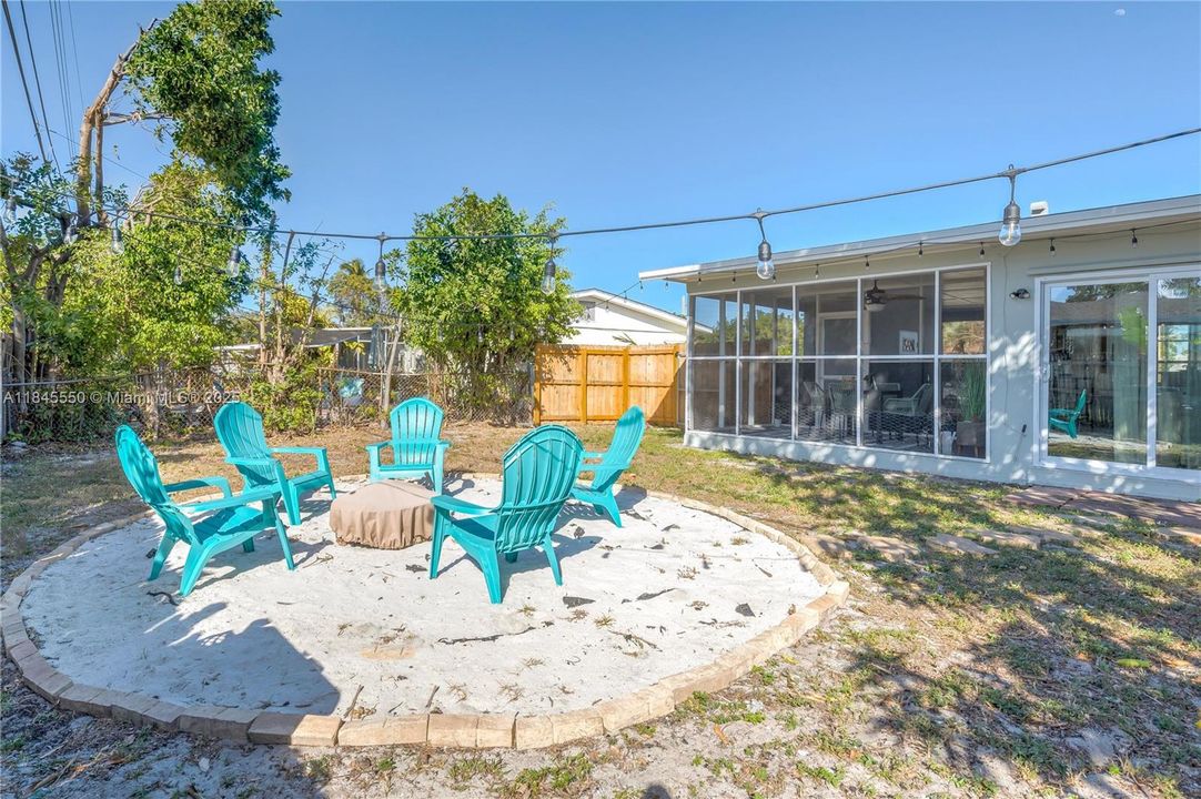 最近售出: $379,990 (2 贝兹, 1 浴室, 767 平方英尺)