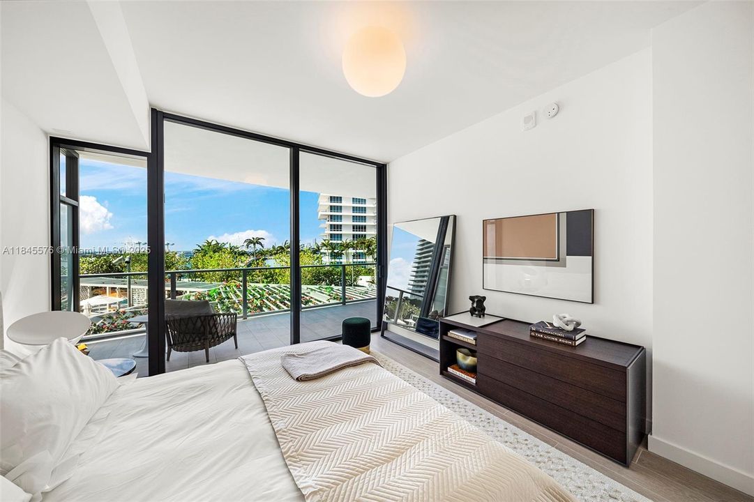For Sale: $3,600,000 (3 beds, 3 baths, 2335 Square Feet)