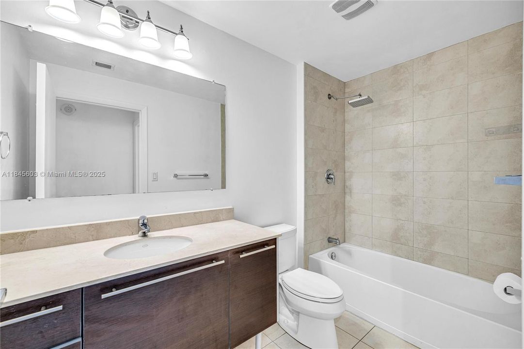 Active With Contract: $398,000 (1 beds, 1 baths, 651 Square Feet)