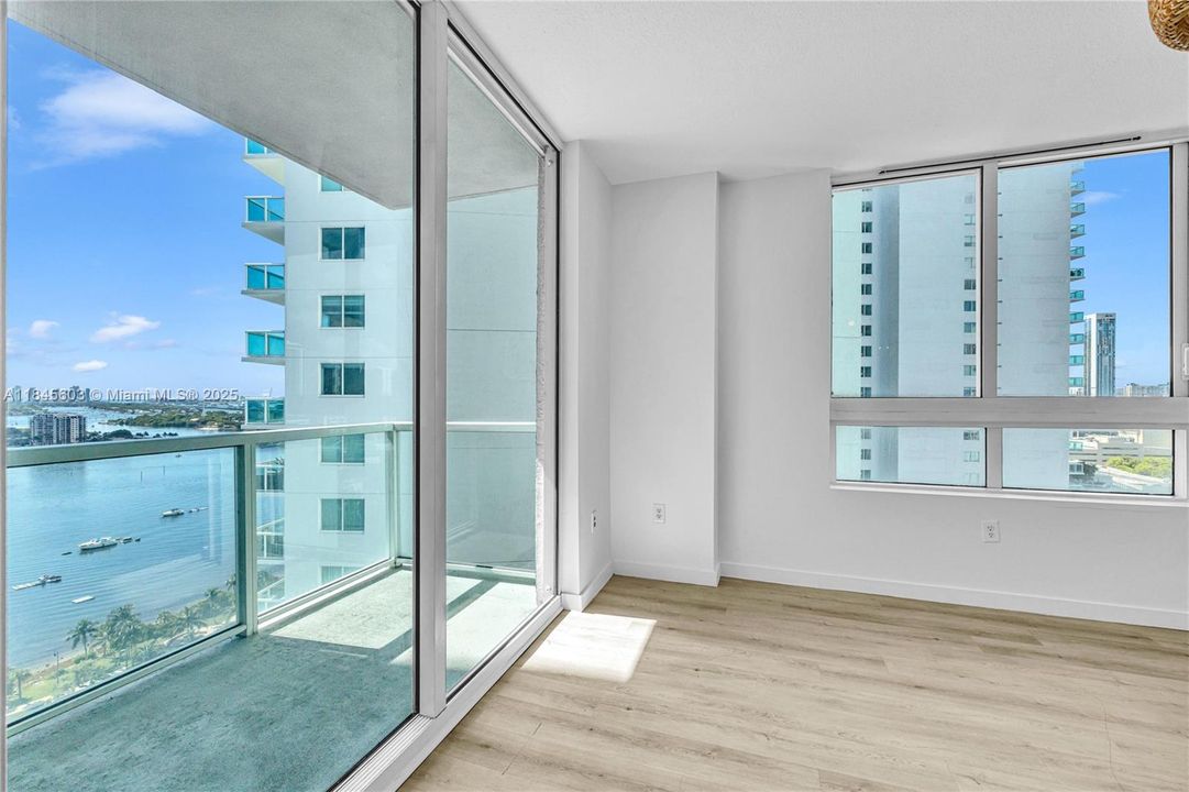 Active With Contract: $398,000 (1 beds, 1 baths, 651 Square Feet)