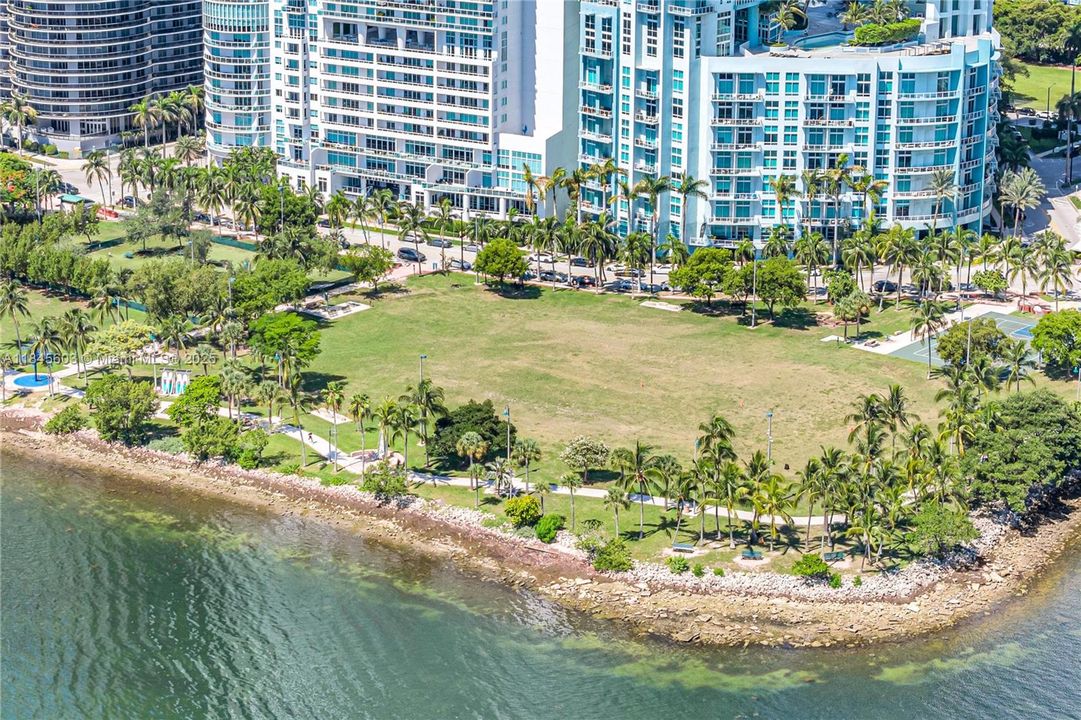 Active With Contract: $398,000 (1 beds, 1 baths, 651 Square Feet)