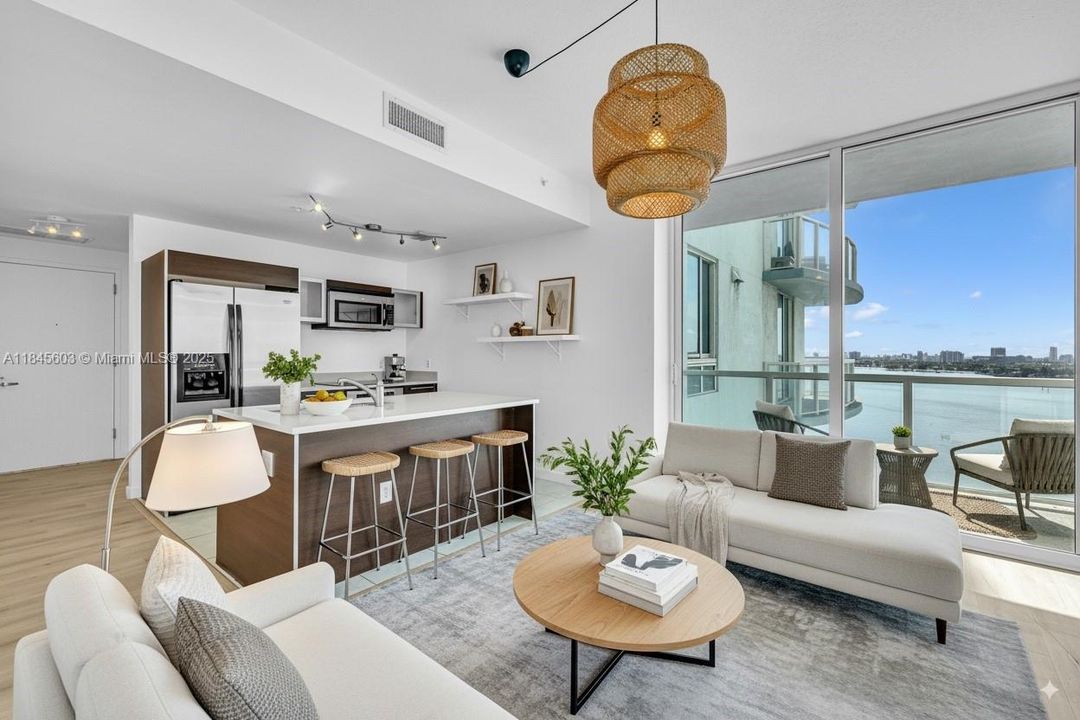 Active With Contract: $398,000 (1 beds, 1 baths, 651 Square Feet)