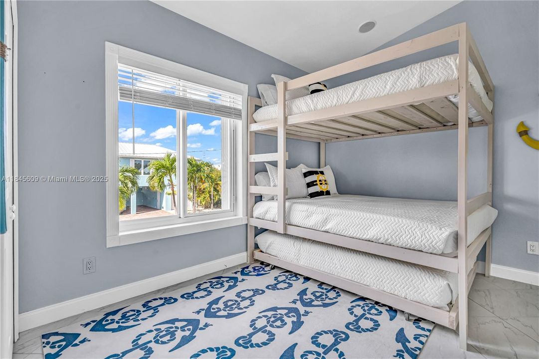 For Sale: $1,399,900 (3 beds, 3 baths, 1481 Square Feet)