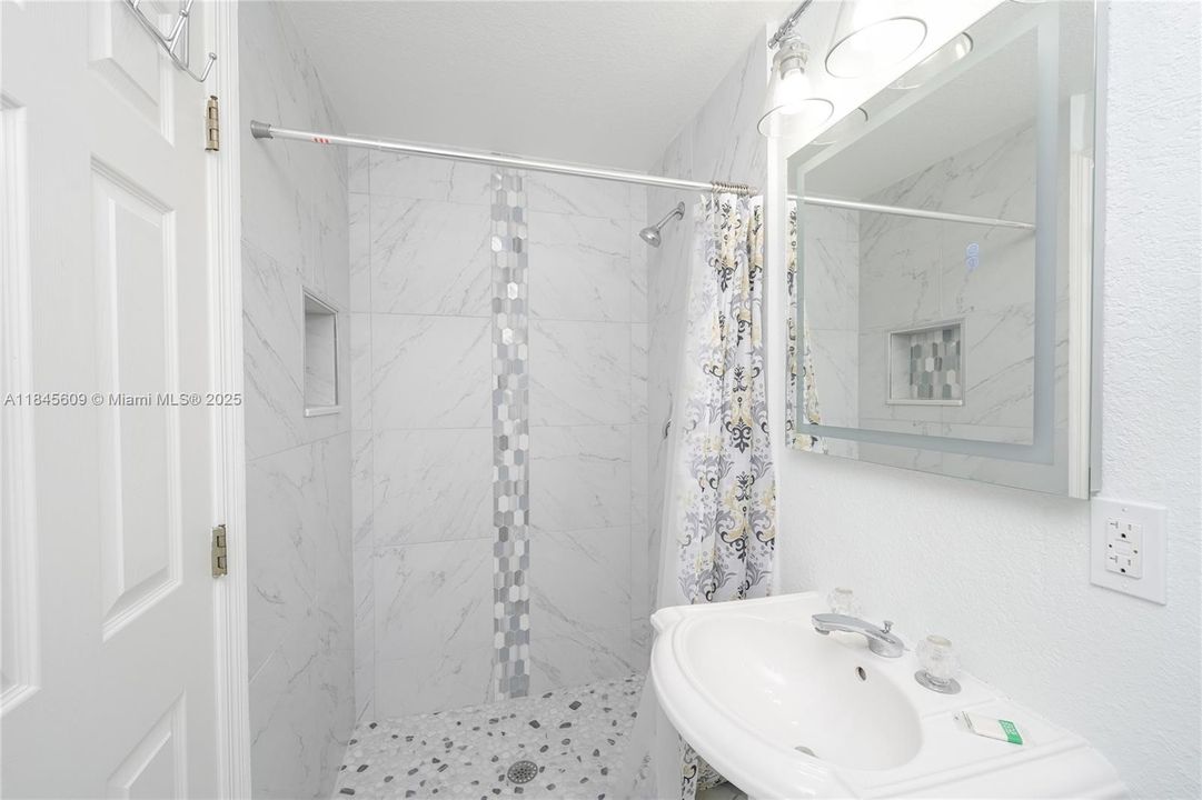 For Sale: $1,399,900 (3 beds, 3 baths, 1481 Square Feet)