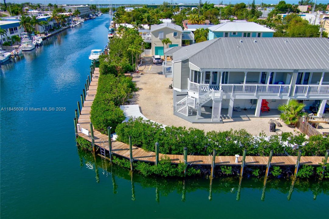 For Sale: $1,399,900 (3 beds, 3 baths, 1481 Square Feet)