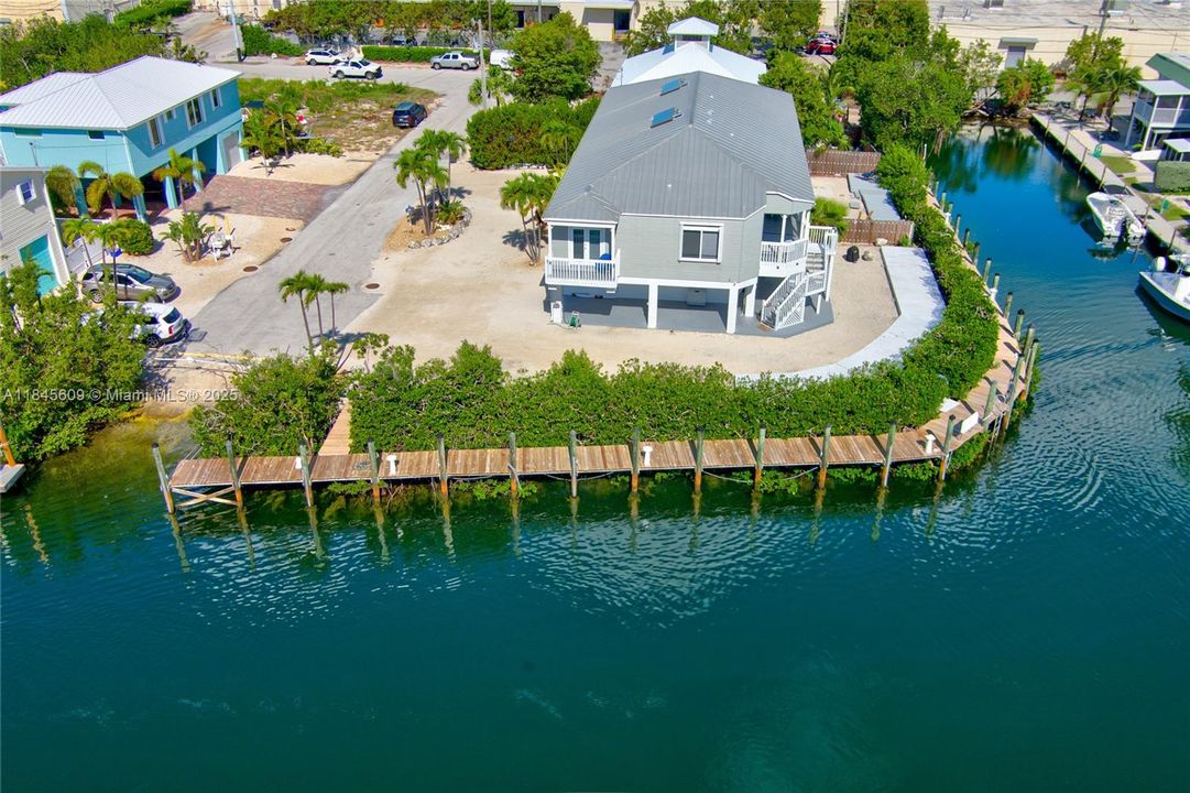 For Sale: $1,399,900 (3 beds, 3 baths, 1481 Square Feet)