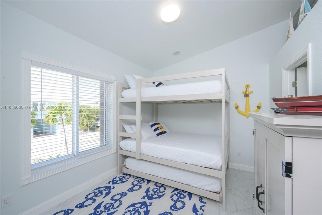 For Sale: $1,399,900 (3 beds, 3 baths, 1481 Square Feet)