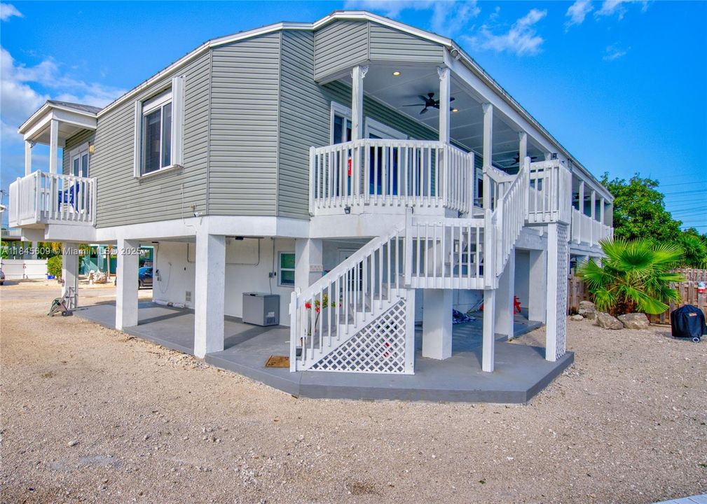 For Sale: $1,399,900 (3 beds, 3 baths, 1481 Square Feet)