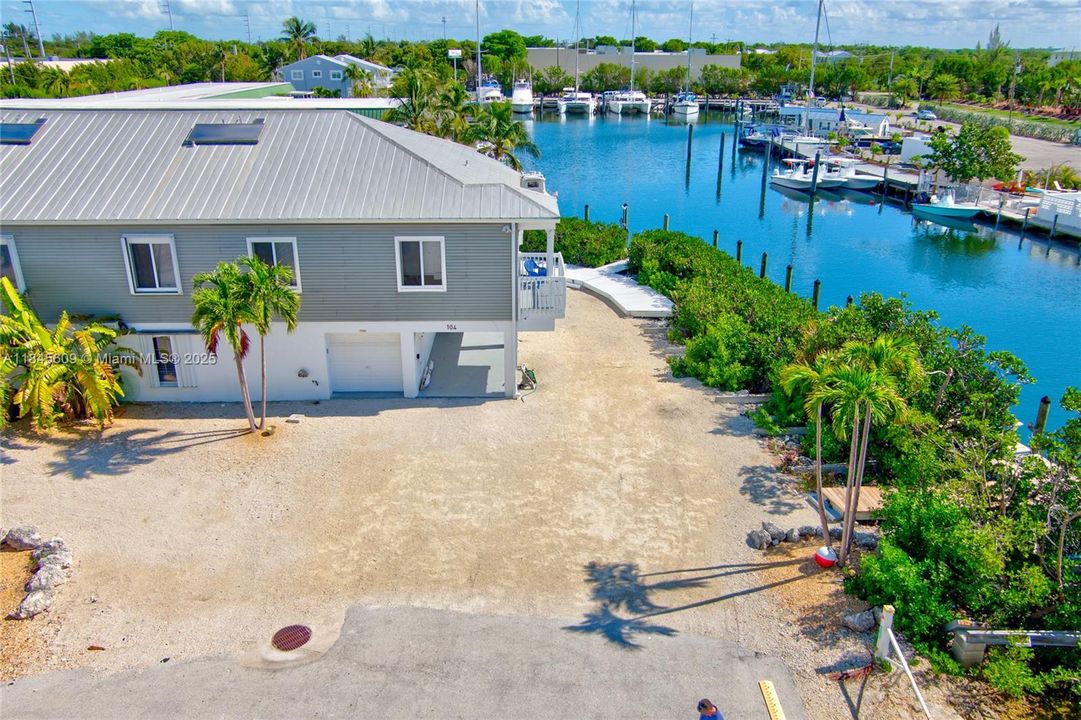 For Sale: $1,399,900 (3 beds, 3 baths, 1481 Square Feet)