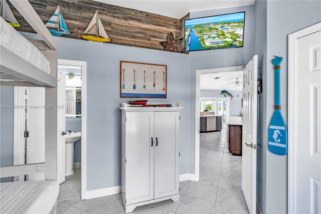 For Sale: $1,399,900 (3 beds, 3 baths, 1481 Square Feet)