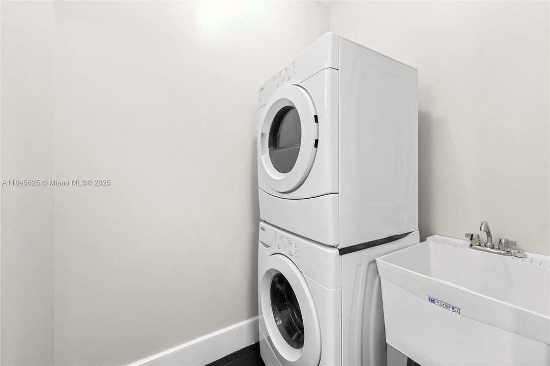 En Venta: $900,000 (3 camas, 3 baños, 2120 Pies cuadrados)