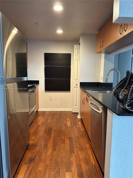 Recently Sold: $285,000 (2 beds, 2 baths, 882 Square Feet)