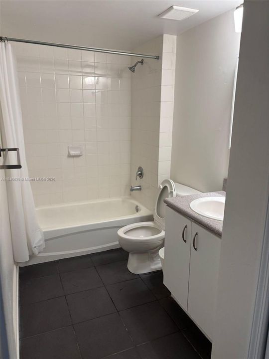 Recently Sold: $285,000 (2 beds, 2 baths, 882 Square Feet)