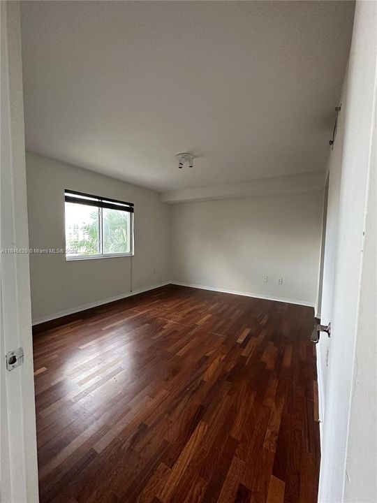 Recently Sold: $285,000 (2 beds, 2 baths, 882 Square Feet)