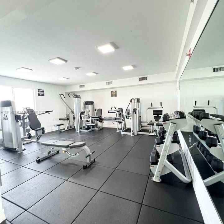 Recently Sold: $285,000 (2 beds, 2 baths, 882 Square Feet)