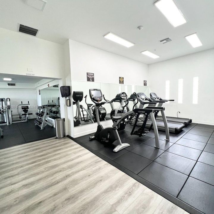 Recently Sold: $285,000 (2 beds, 2 baths, 882 Square Feet)