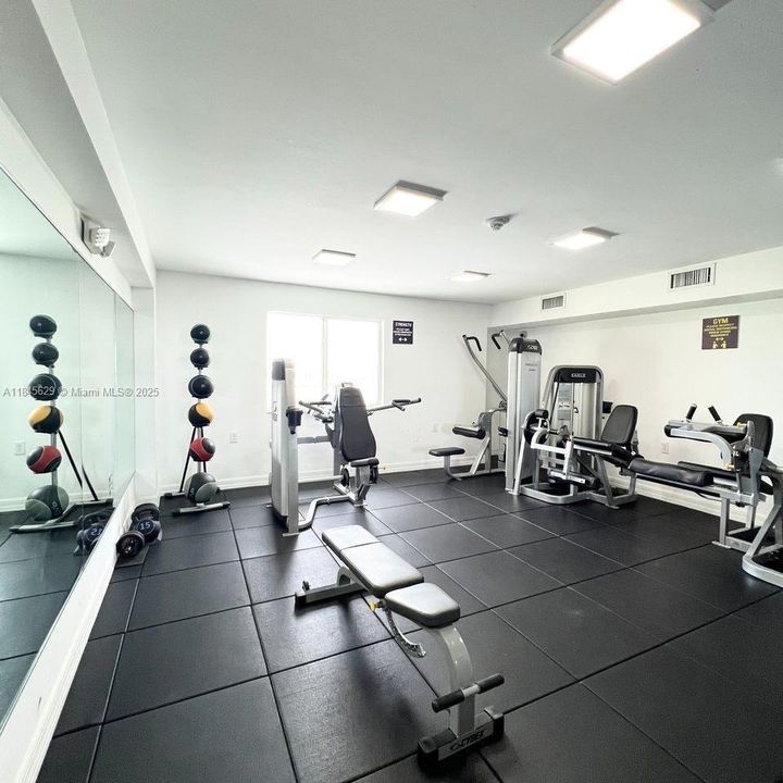 Recently Sold: $285,000 (2 beds, 2 baths, 882 Square Feet)