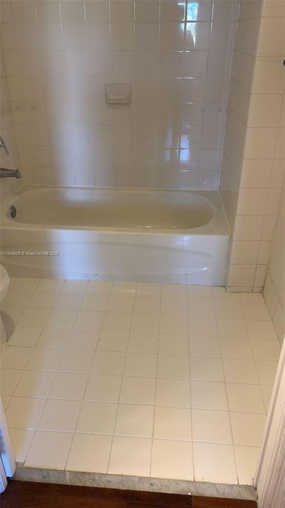 Recently Sold: $285,000 (2 beds, 2 baths, 882 Square Feet)