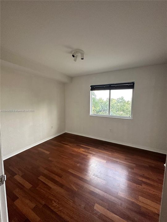 Recently Sold: $285,000 (2 beds, 2 baths, 882 Square Feet)