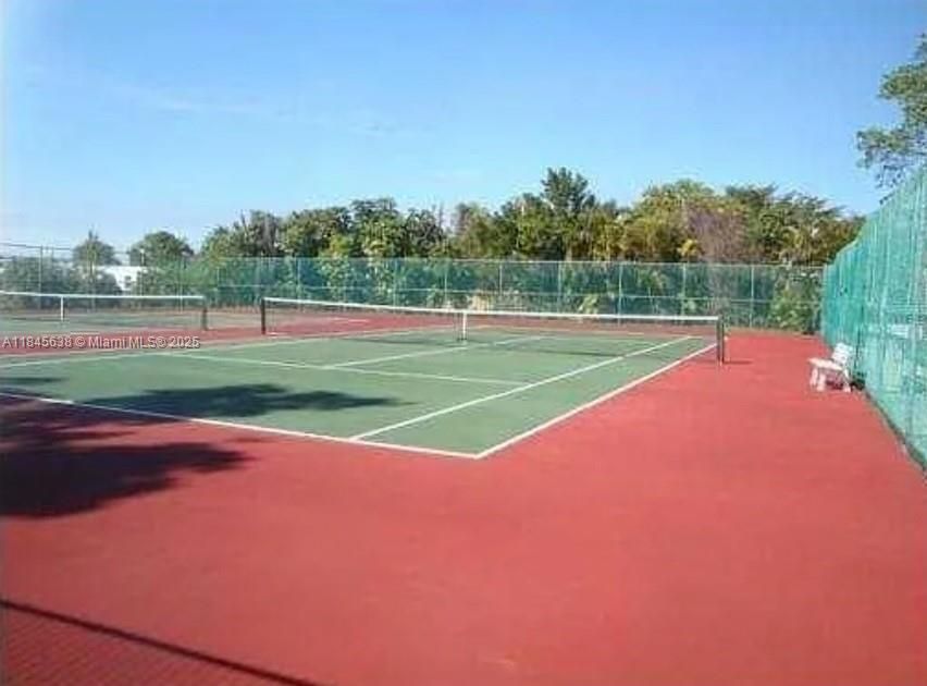 Active With Contract: $125,000 (1 beds, 1 baths, 900 Square Feet)