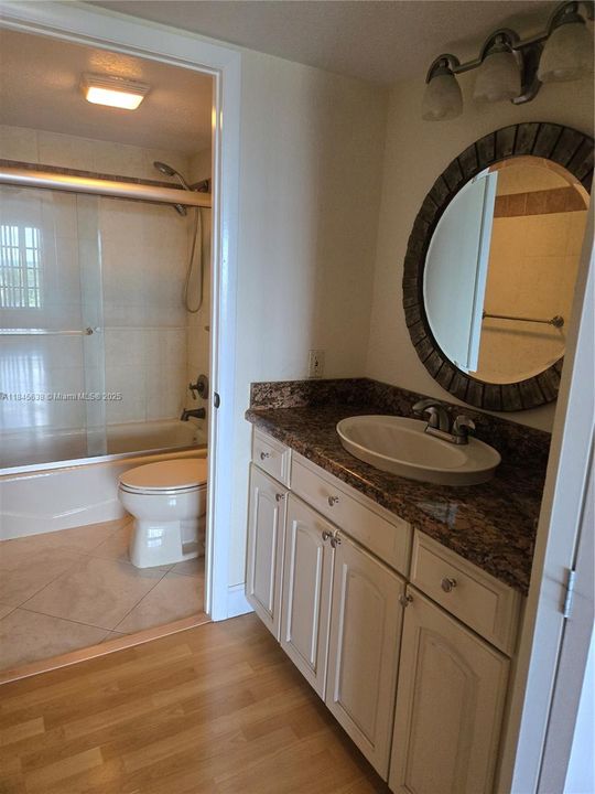 Active With Contract: $125,000 (1 beds, 1 baths, 900 Square Feet)