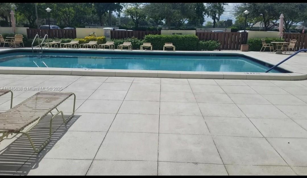 Active With Contract: $125,000 (1 beds, 1 baths, 900 Square Feet)