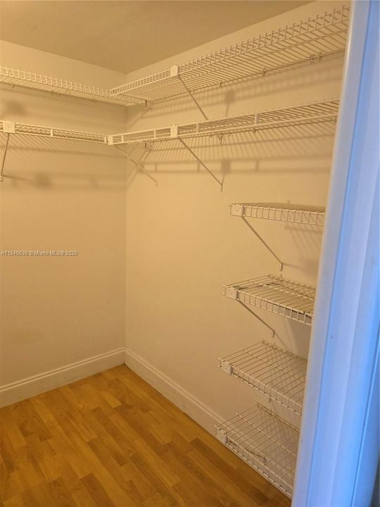 Active With Contract: $125,000 (1 beds, 1 baths, 900 Square Feet)