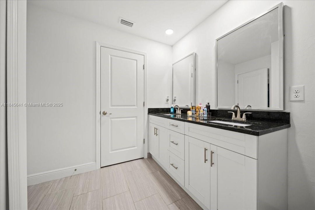 На продажу: $410,000 (3 спален, 2 ванн, 0 Квадратных фут)