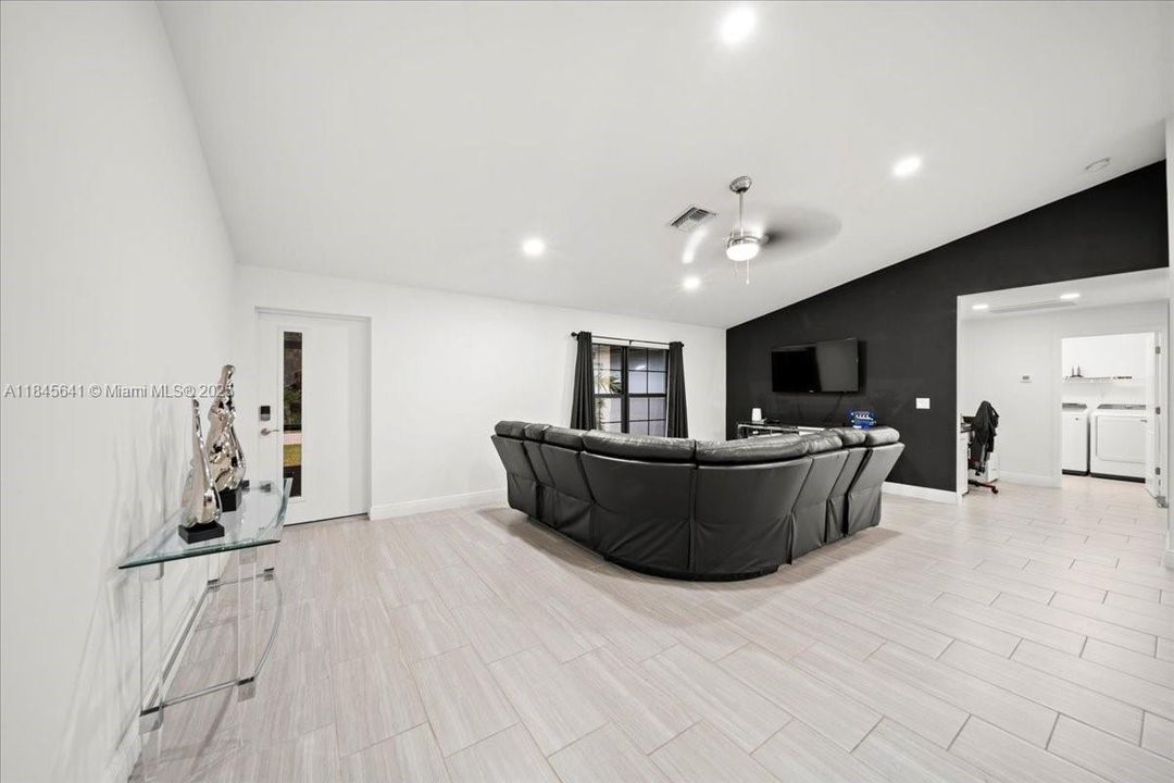 На продажу: $410,000 (3 спален, 2 ванн, 0 Квадратных фут)