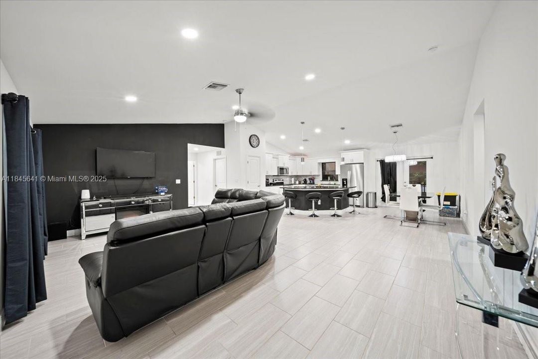 На продажу: $410,000 (3 спален, 2 ванн, 0 Квадратных фут)