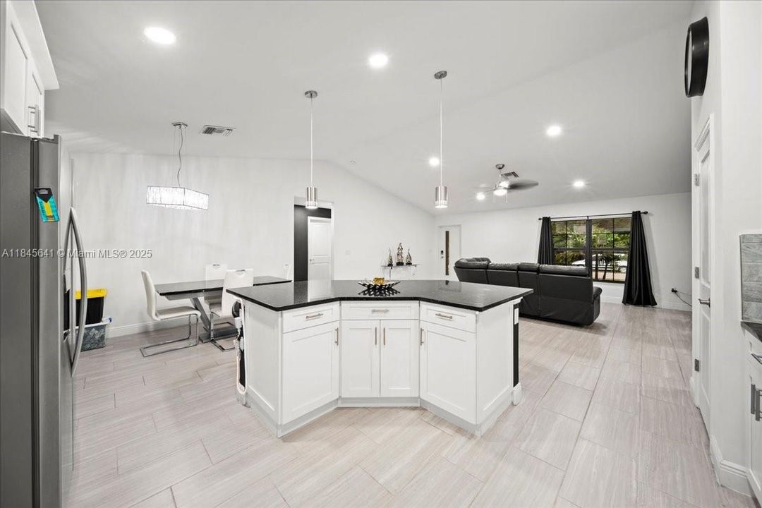 На продажу: $410,000 (3 спален, 2 ванн, 0 Квадратных фут)