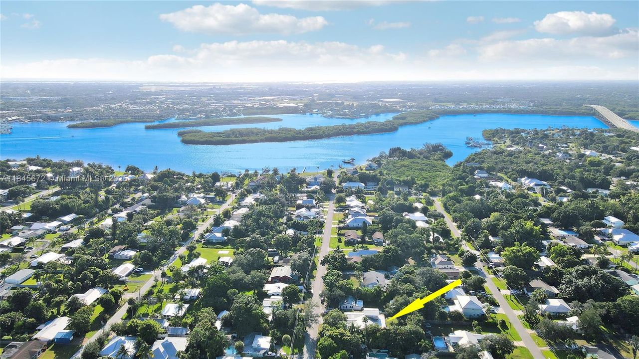 最近售出: $650,000 (4 贝兹, 3 浴室, 2935 平方英尺)