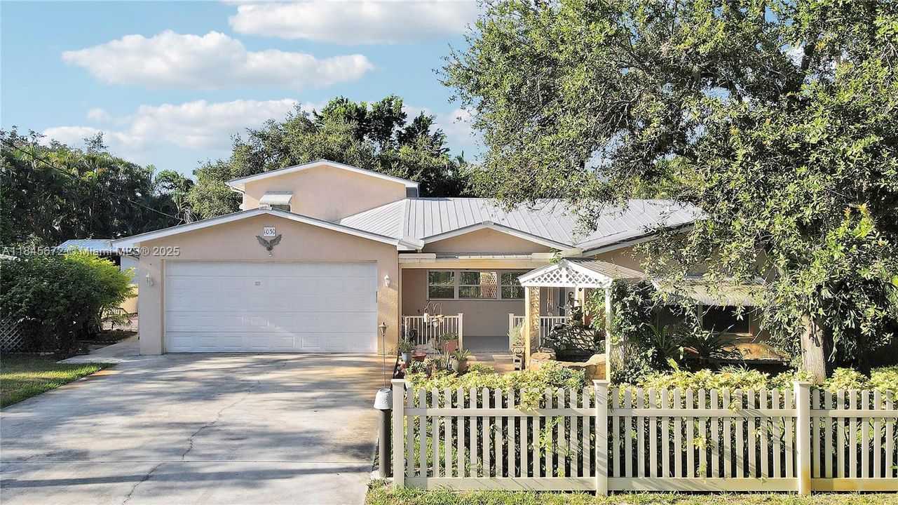 最近售出: $650,000 (4 贝兹, 3 浴室, 2935 平方英尺)