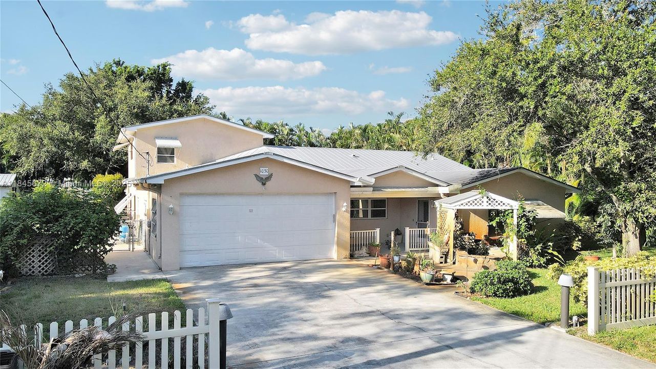 最近售出: $650,000 (4 贝兹, 3 浴室, 2935 平方英尺)