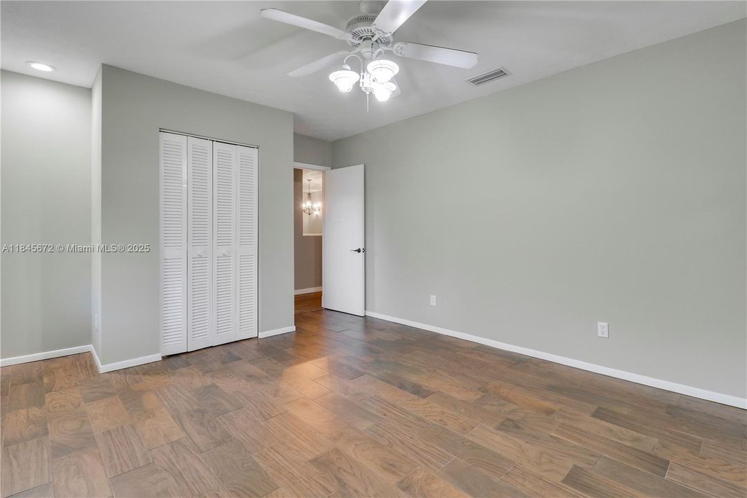 最近售出: $650,000 (4 贝兹, 3 浴室, 2935 平方英尺)