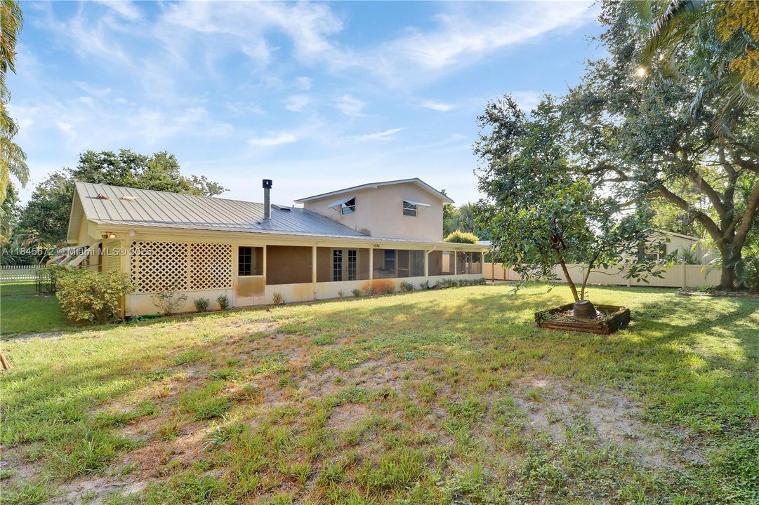 最近售出: $650,000 (4 贝兹, 3 浴室, 2935 平方英尺)