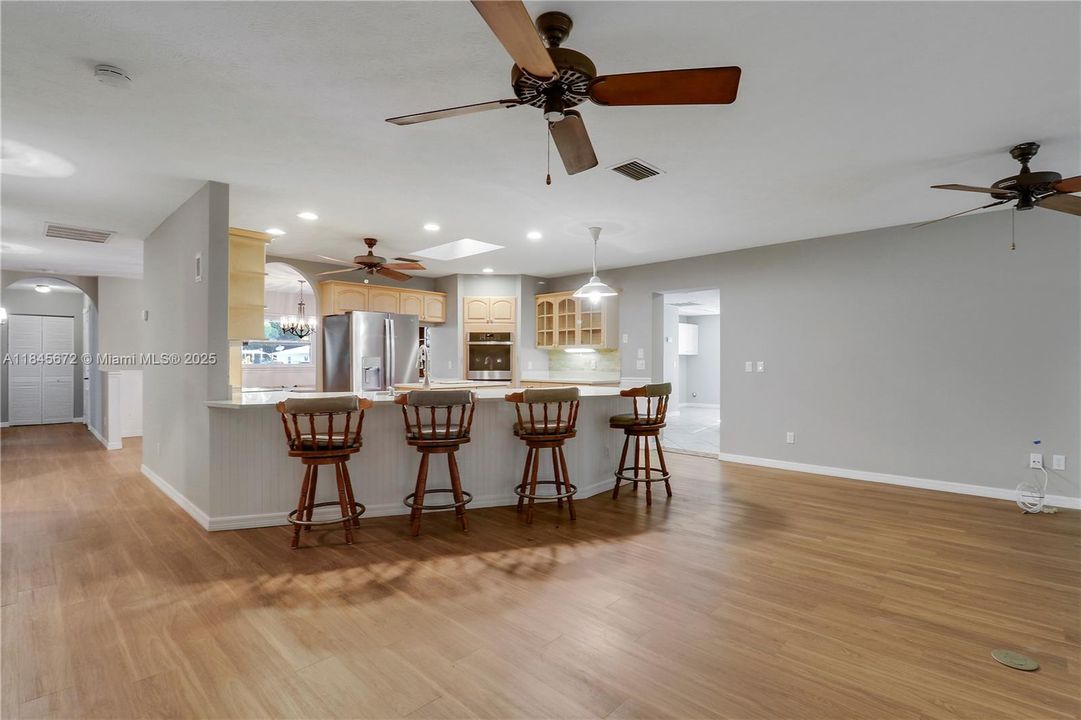 最近售出: $650,000 (4 贝兹, 3 浴室, 2935 平方英尺)