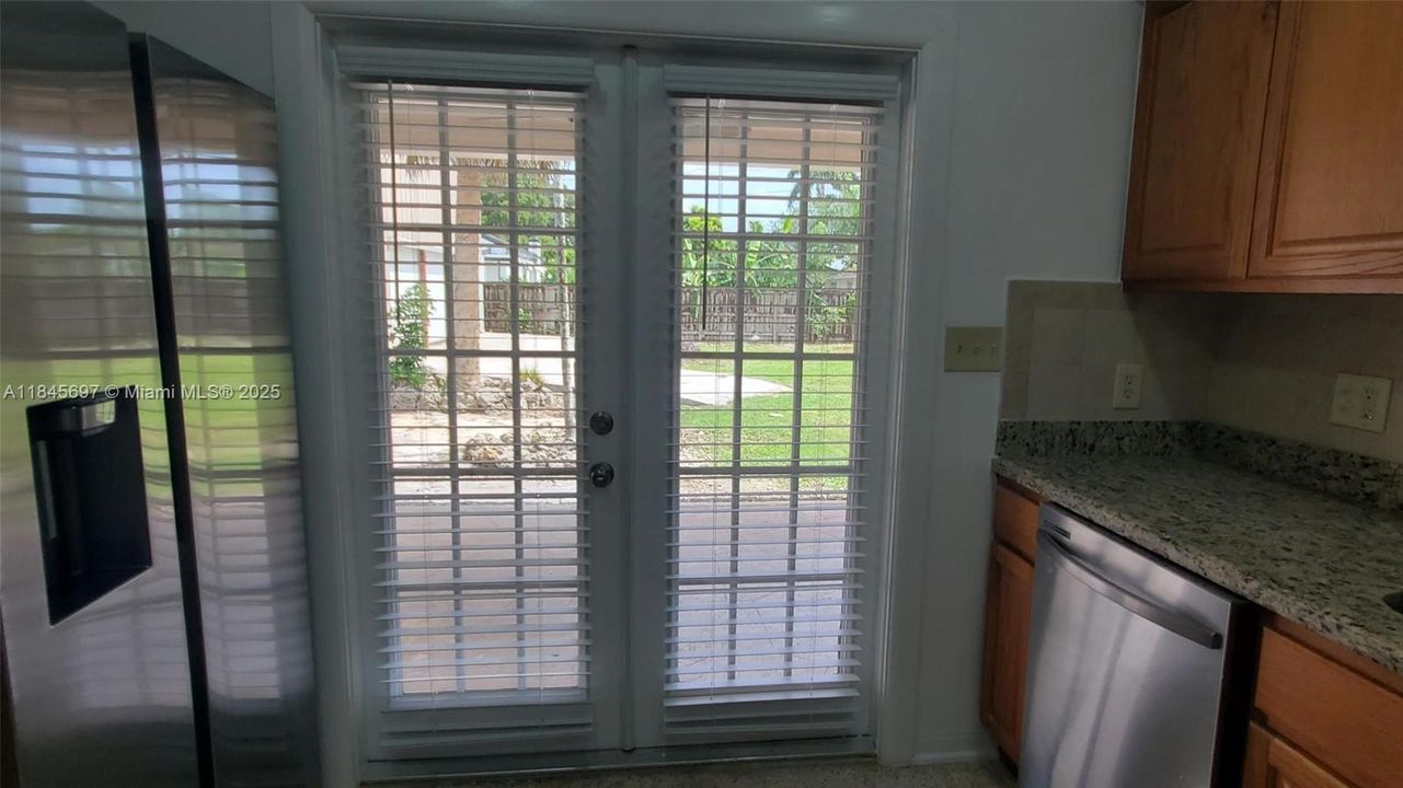 Recently Sold: $599,900 (3 beds, 2 baths, 1912 Square Feet)