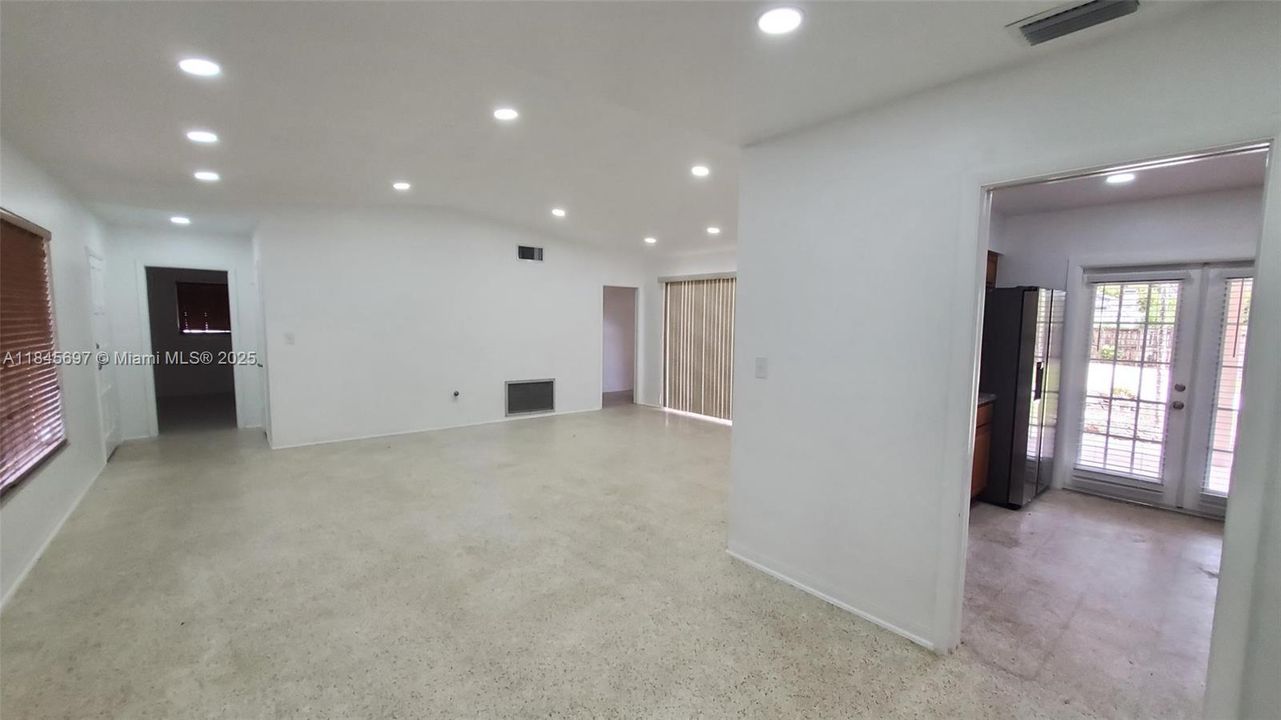 Recently Sold: $599,900 (3 beds, 2 baths, 1912 Square Feet)