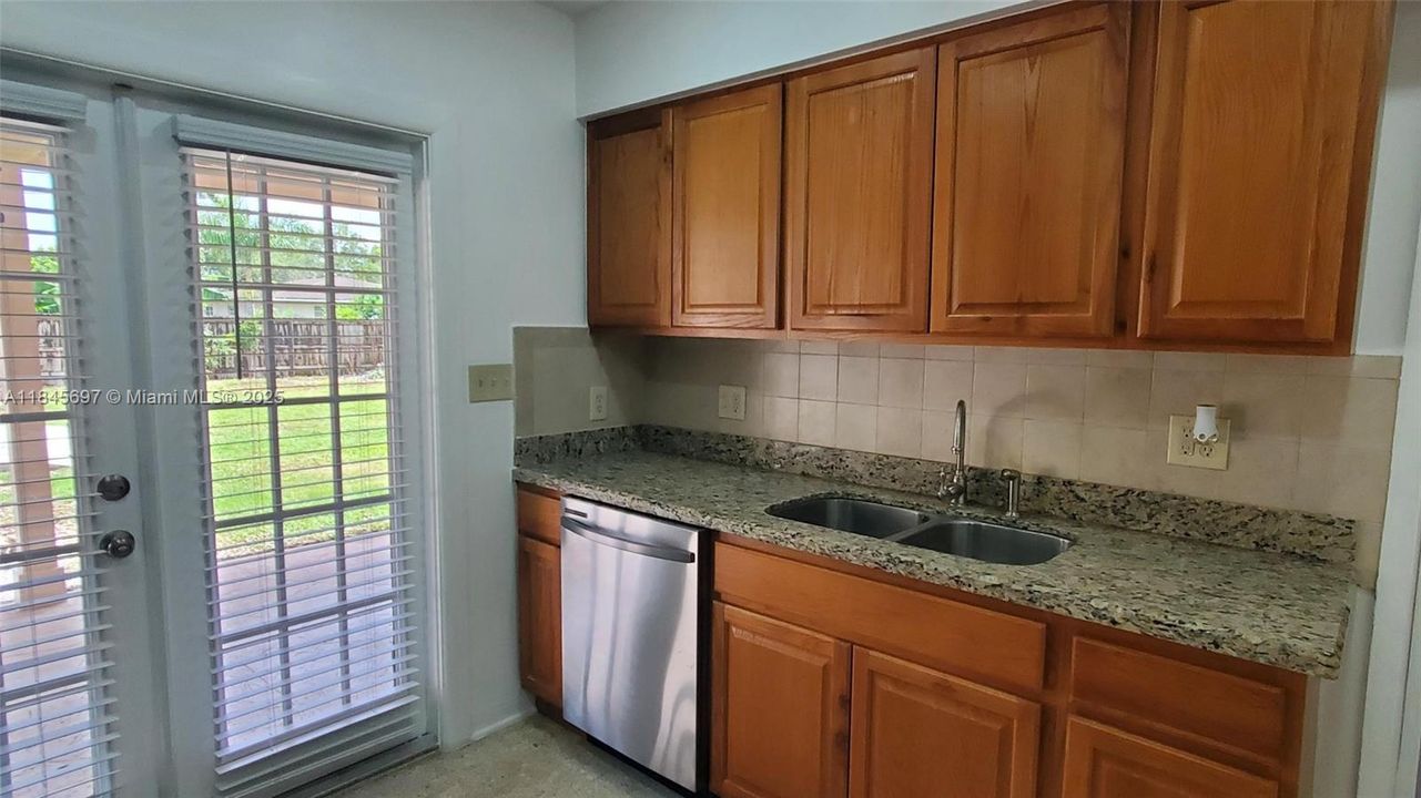 Recently Sold: $599,900 (3 beds, 2 baths, 1912 Square Feet)